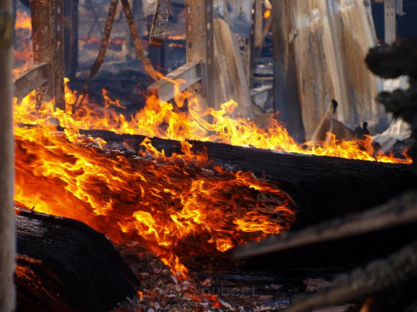 Grossbrand Holzlager Siegburg Industriestr P350.JPG